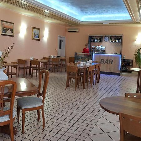 Hotel Perla Massa Lombarda ภายนอก รูปภาพ
