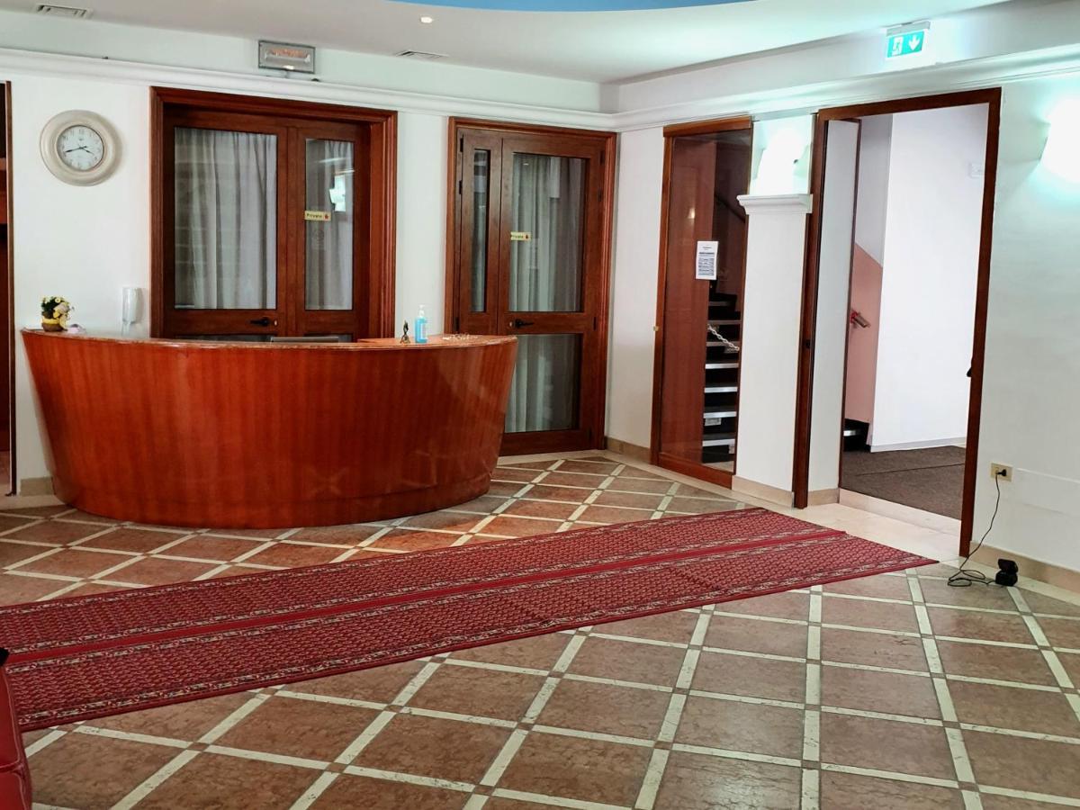 Hotel Perla Massa Lombarda ภายนอก รูปภาพ