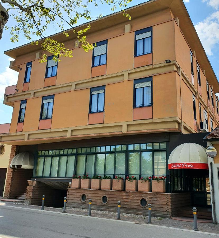 Hotel Perla Massa Lombarda ภายนอก รูปภาพ