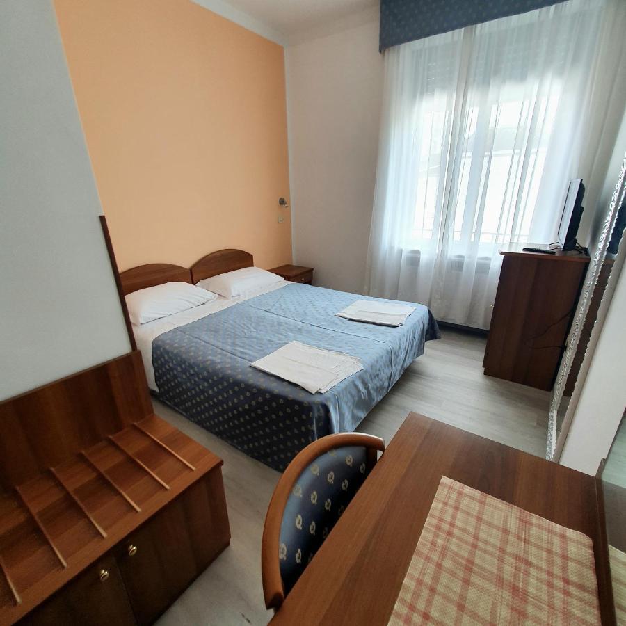 Hotel Perla Massa Lombarda ภายนอก รูปภาพ