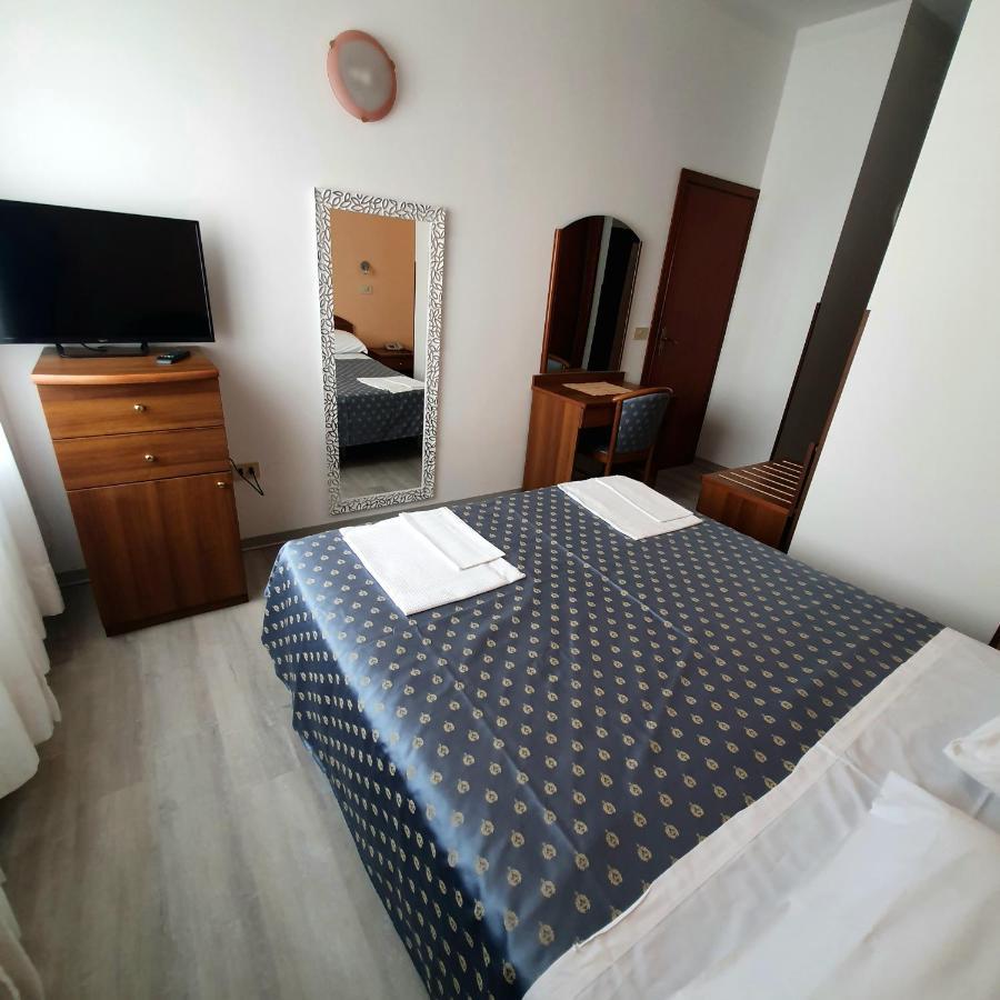 Hotel Perla Massa Lombarda ภายนอก รูปภาพ