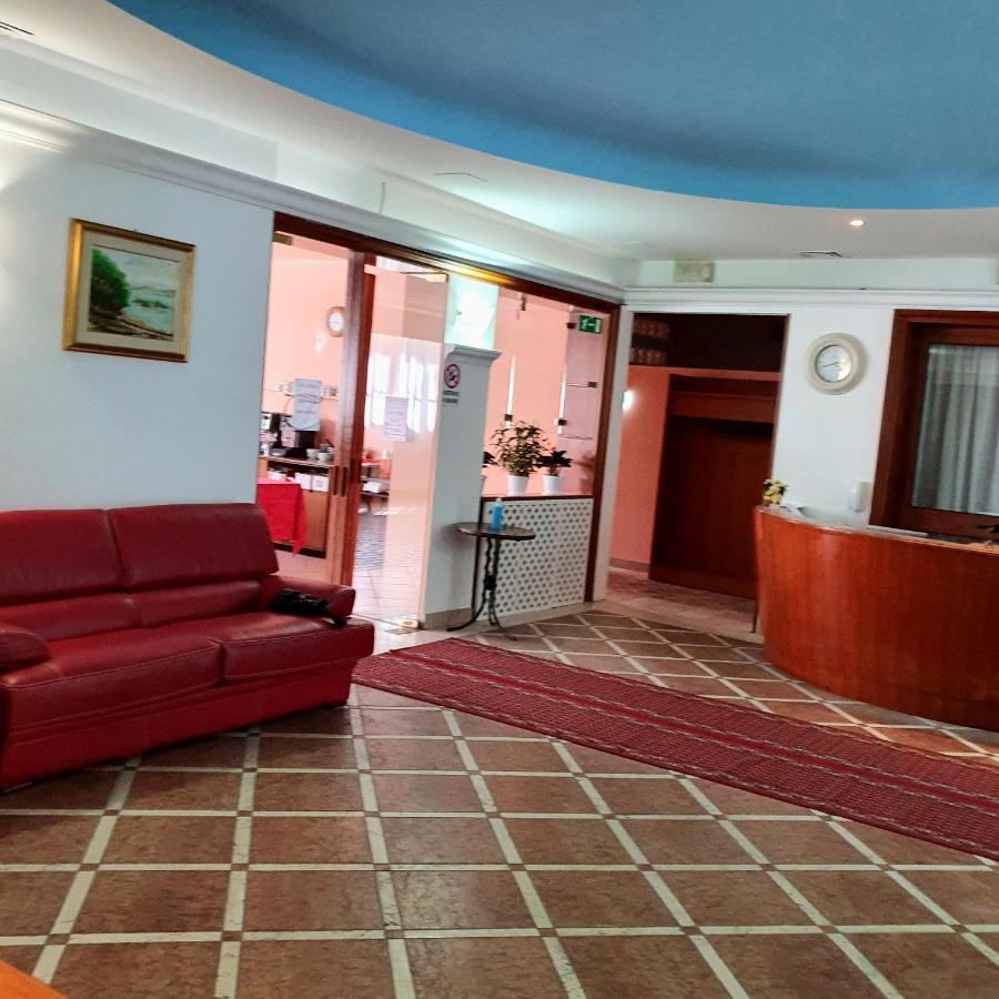 Hotel Perla Massa Lombarda ภายนอก รูปภาพ