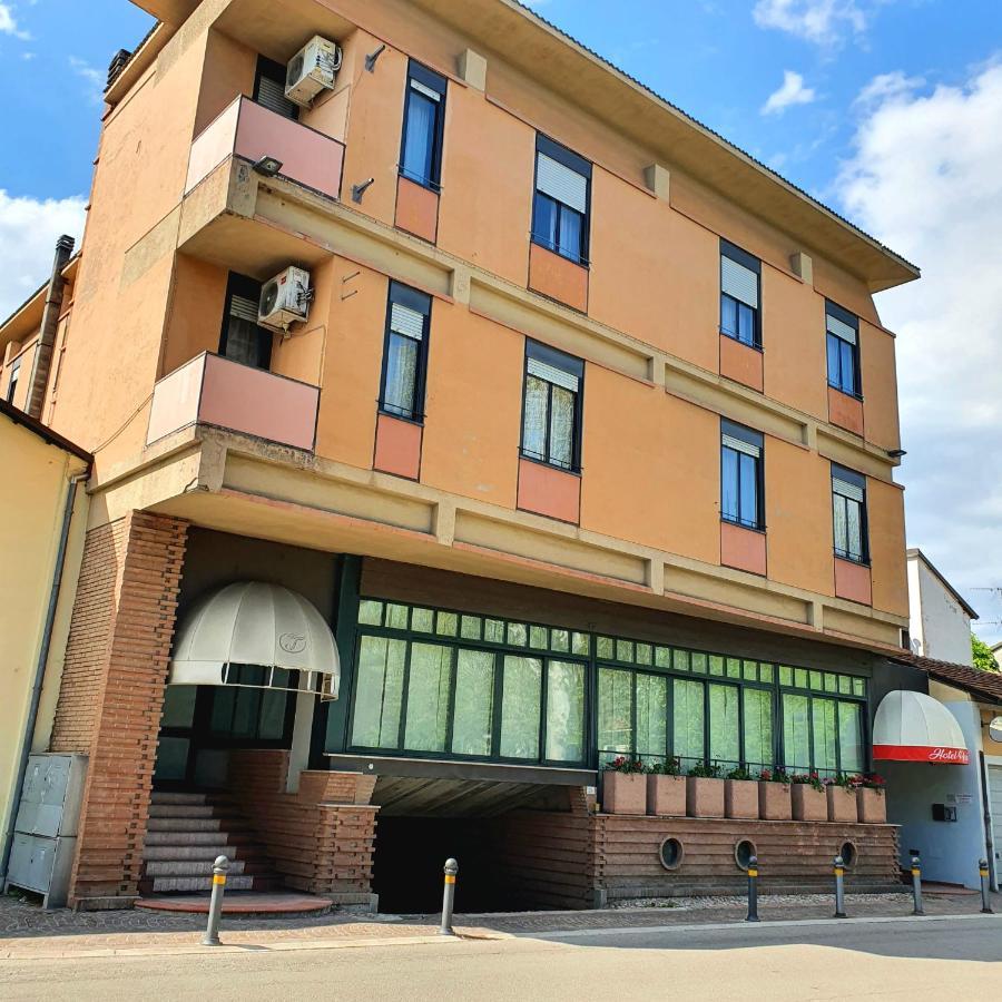 Hotel Perla Massa Lombarda ภายนอก รูปภาพ