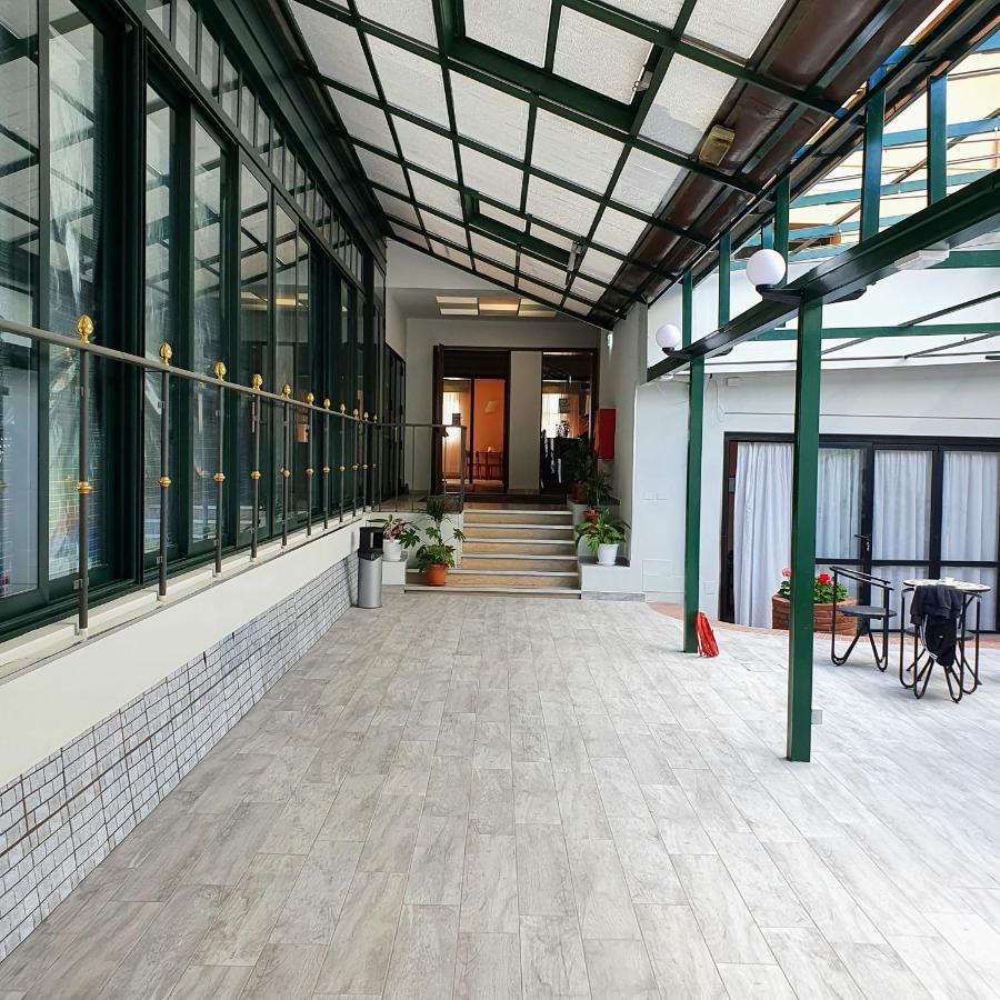 Hotel Perla Massa Lombarda ภายนอก รูปภาพ