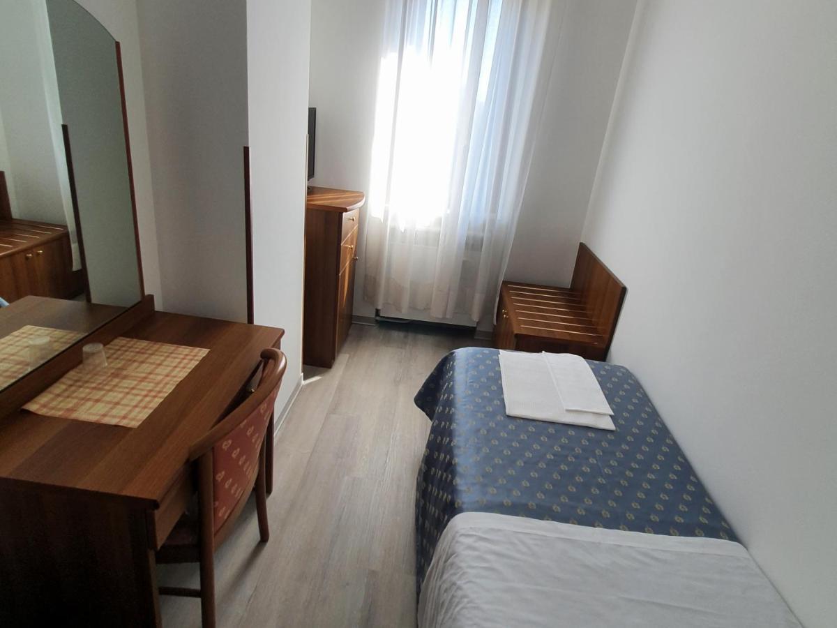 Hotel Perla Massa Lombarda ภายนอก รูปภาพ