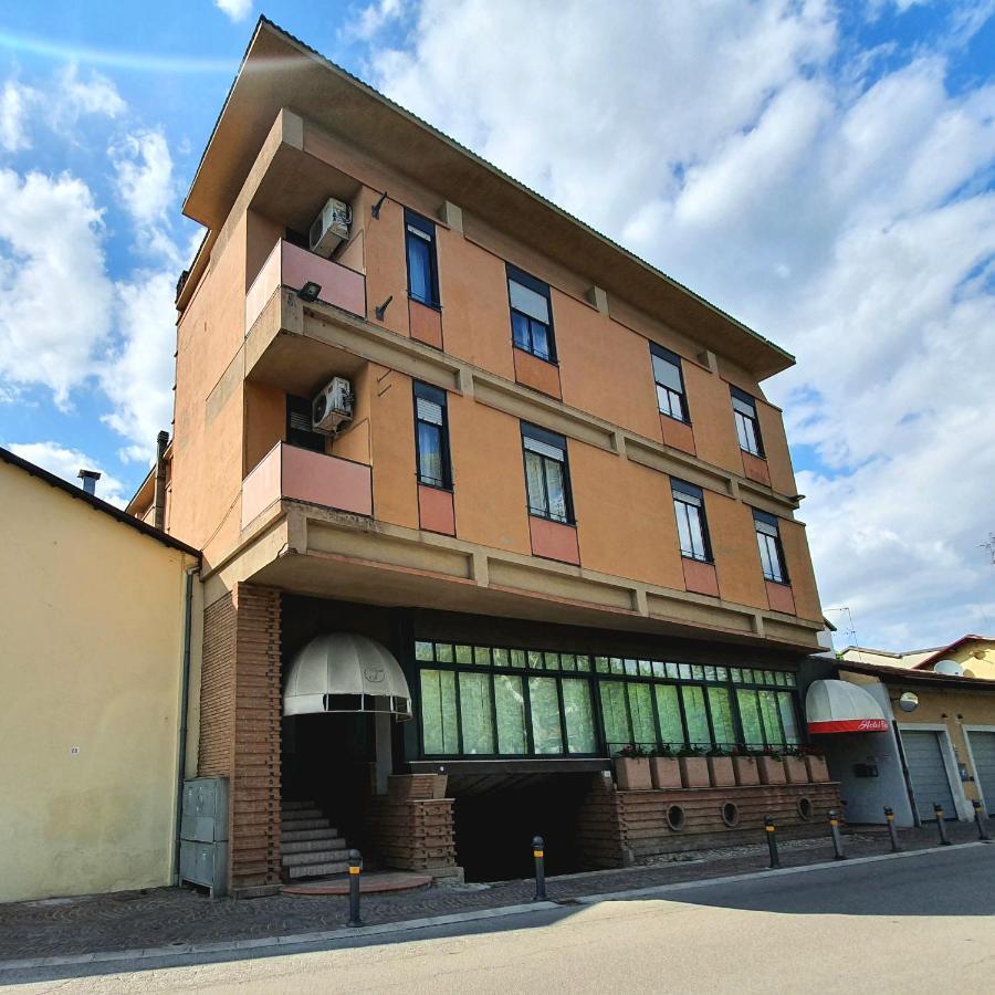 Hotel Perla Massa Lombarda ภายนอก รูปภาพ