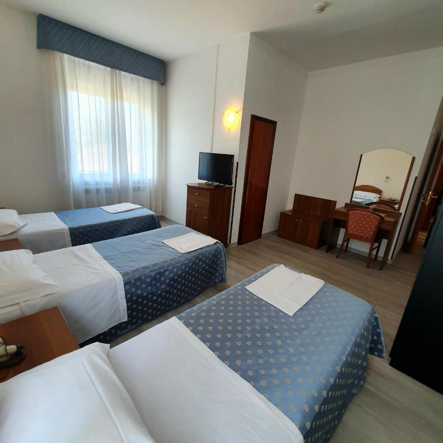 Hotel Perla Massa Lombarda ภายนอก รูปภาพ