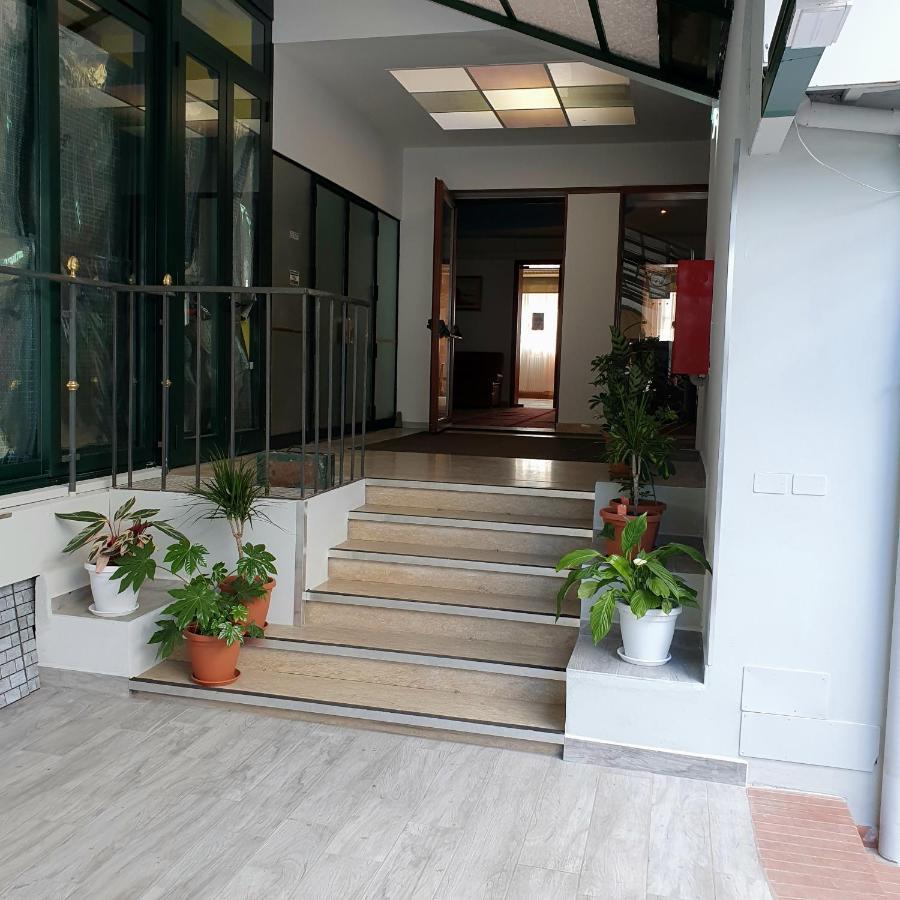 Hotel Perla Massa Lombarda ภายนอก รูปภาพ