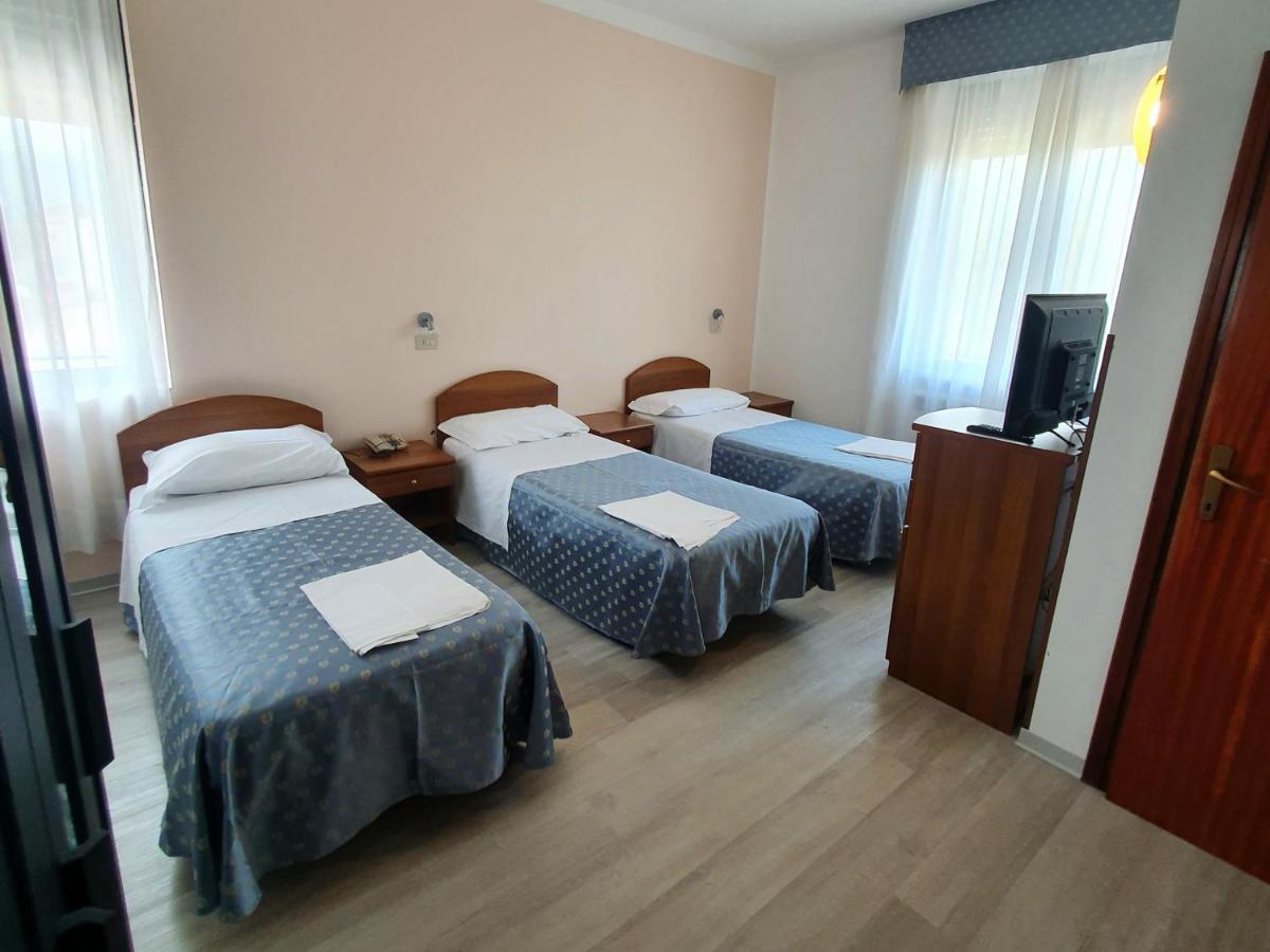 Hotel Perla Massa Lombarda ภายนอก รูปภาพ