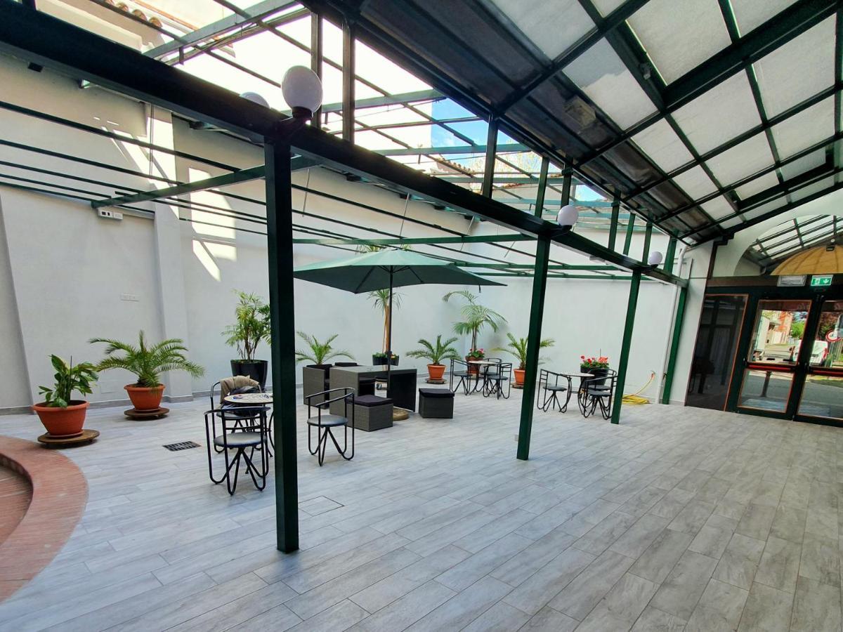 Hotel Perla Massa Lombarda ภายนอก รูปภาพ