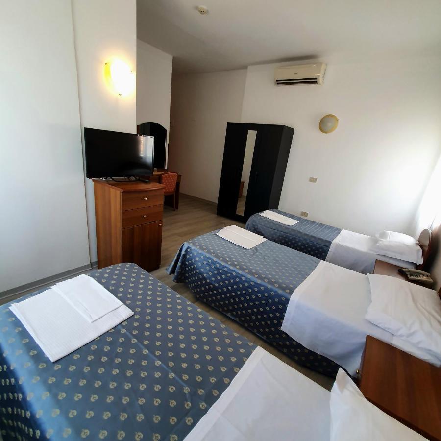 Hotel Perla Massa Lombarda ภายนอก รูปภาพ