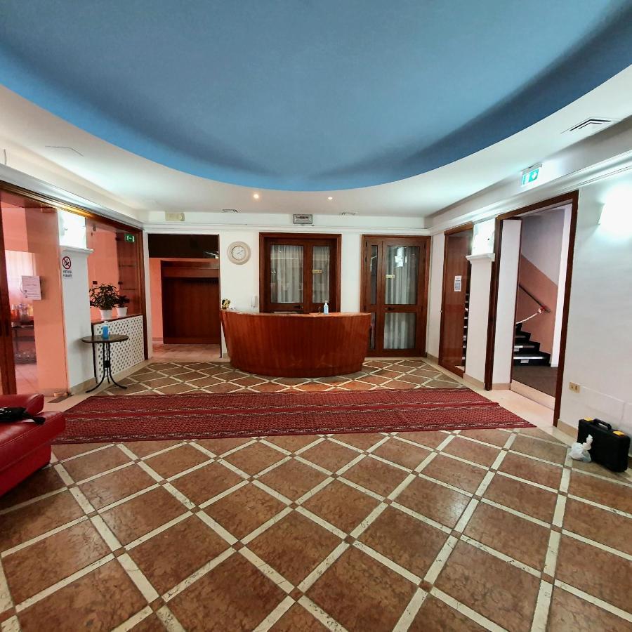 Hotel Perla Massa Lombarda ภายนอก รูปภาพ