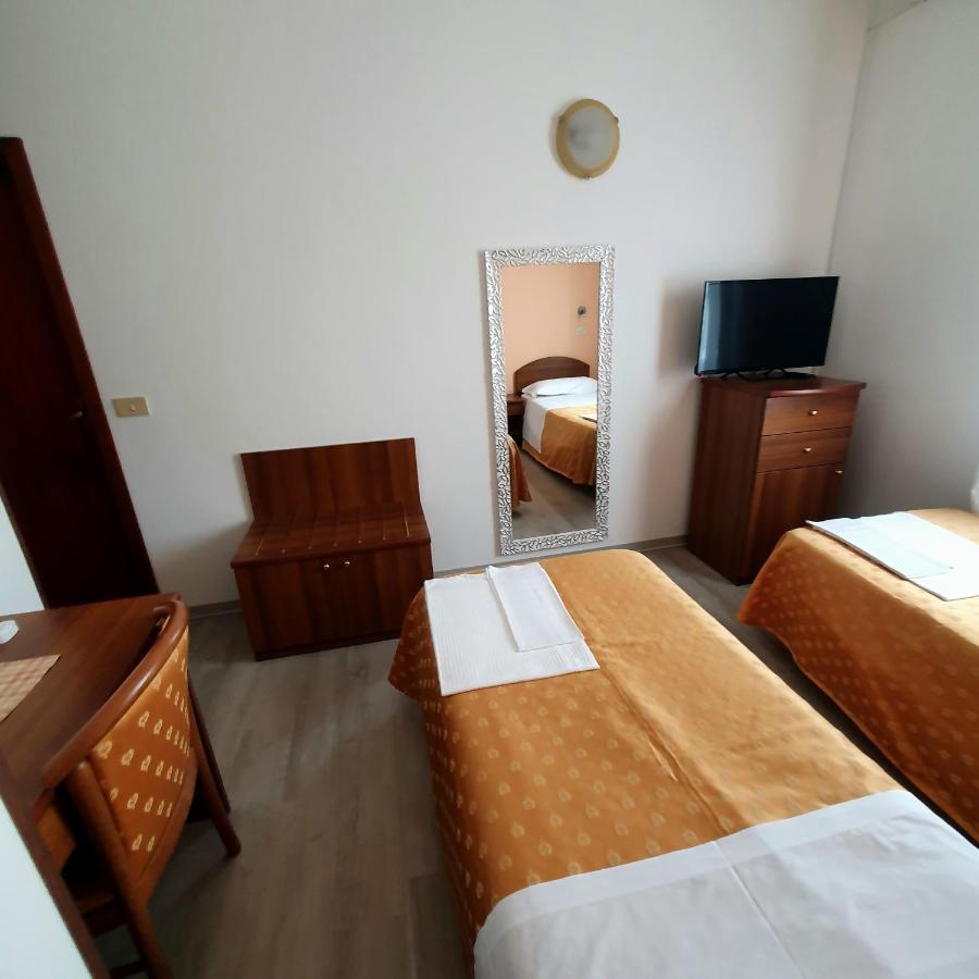 Hotel Perla Massa Lombarda ภายนอก รูปภาพ