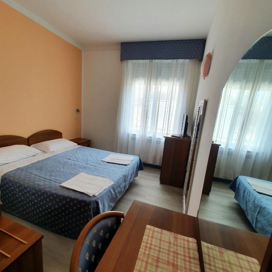 Hotel Perla Massa Lombarda ภายนอก รูปภาพ