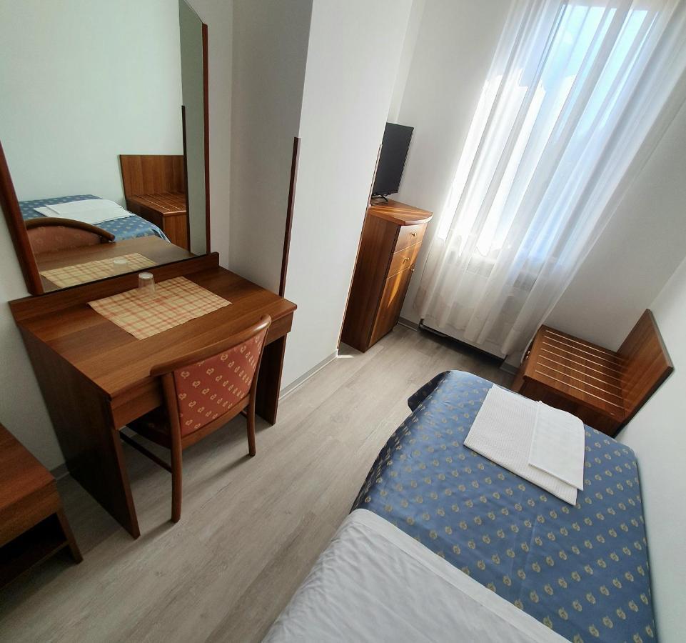 Hotel Perla Massa Lombarda ภายนอก รูปภาพ