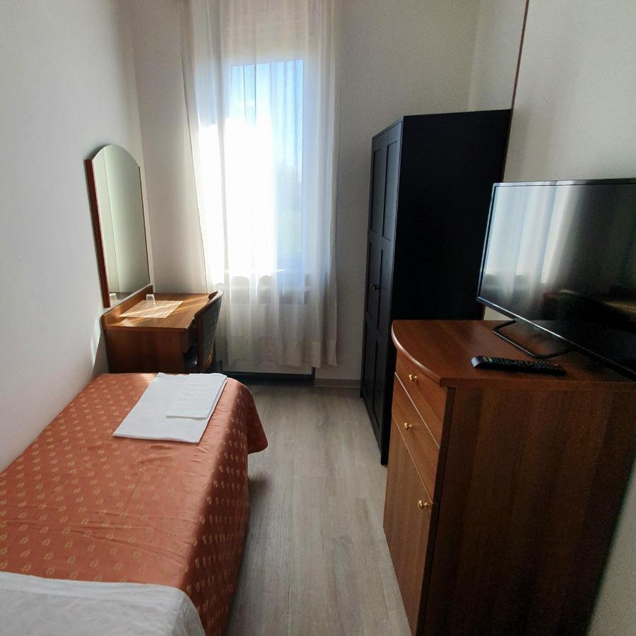 Hotel Perla Massa Lombarda ภายนอก รูปภาพ