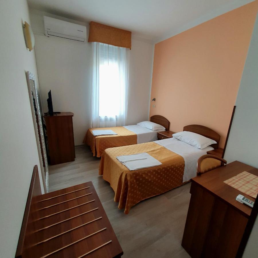 Hotel Perla Massa Lombarda ภายนอก รูปภาพ
