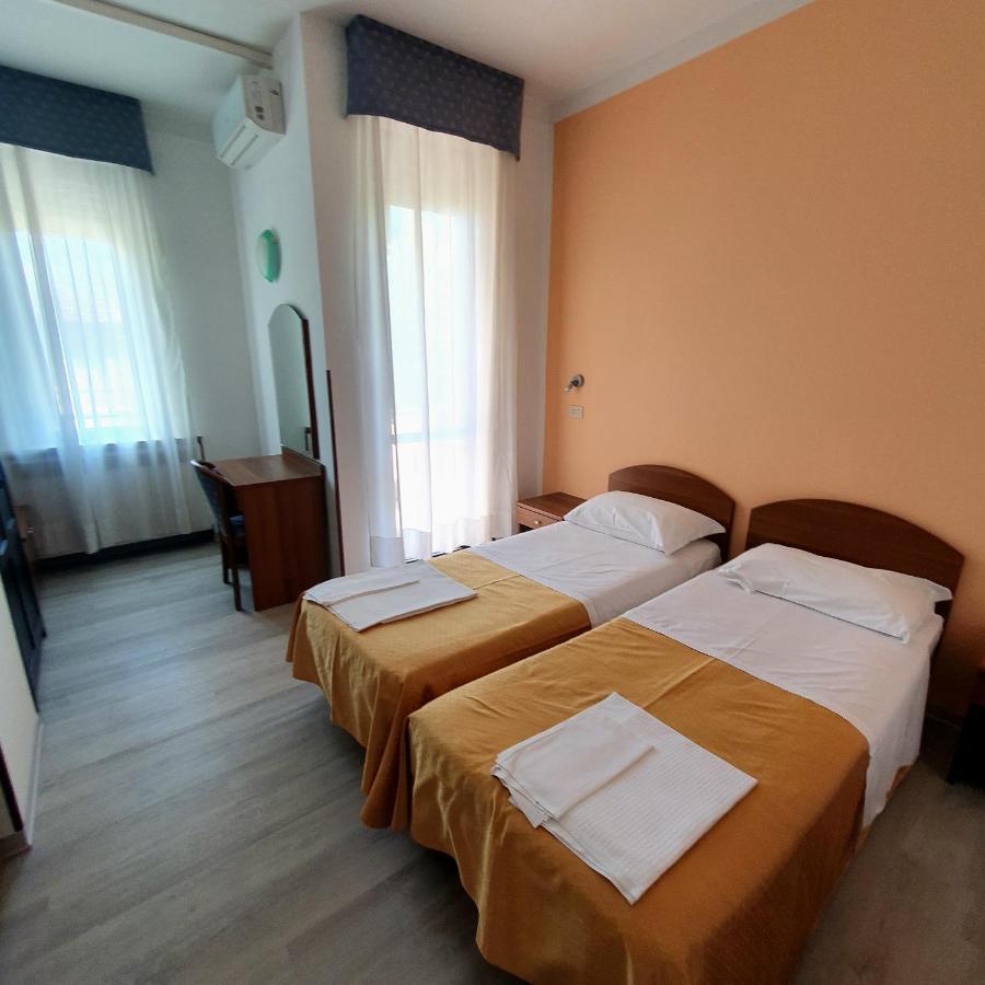 Hotel Perla Massa Lombarda ภายนอก รูปภาพ