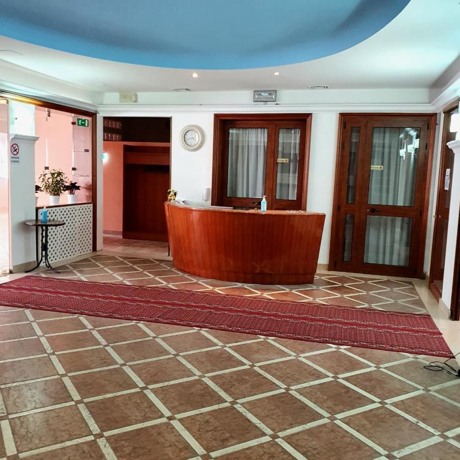 Hotel Perla Massa Lombarda ภายนอก รูปภาพ