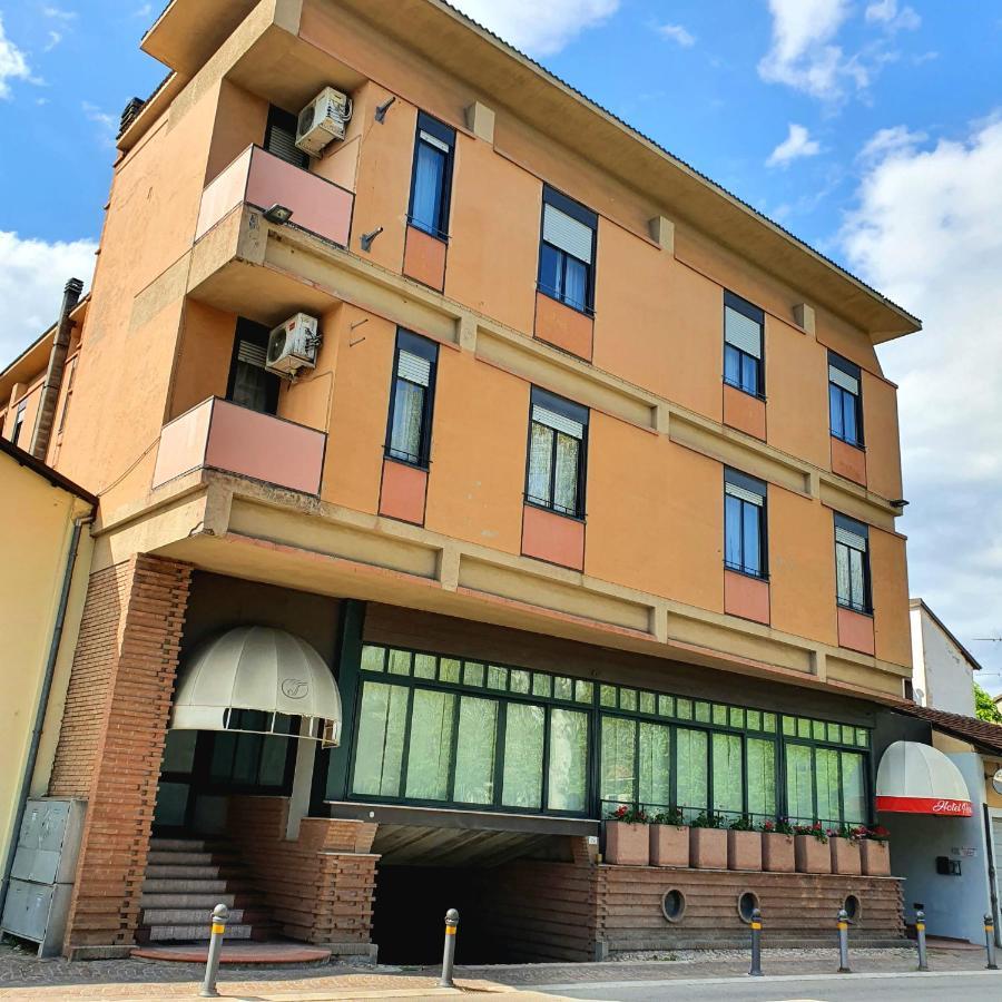 Hotel Perla Massa Lombarda ภายนอก รูปภาพ
