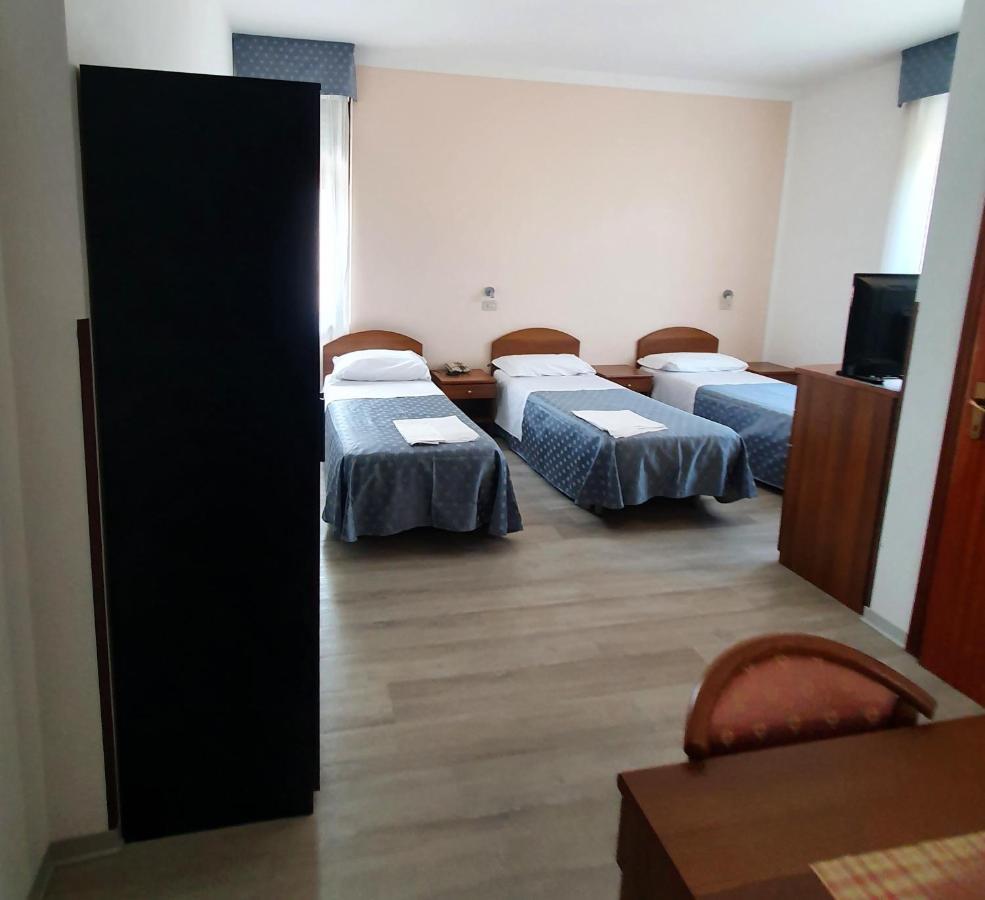 Hotel Perla Massa Lombarda ภายนอก รูปภาพ