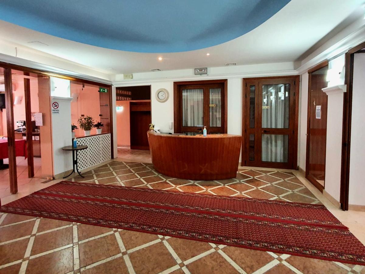 Hotel Perla Massa Lombarda ภายนอก รูปภาพ