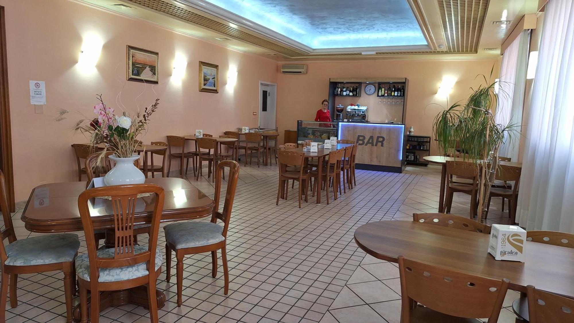 Hotel Perla Massa Lombarda ภายนอก รูปภาพ