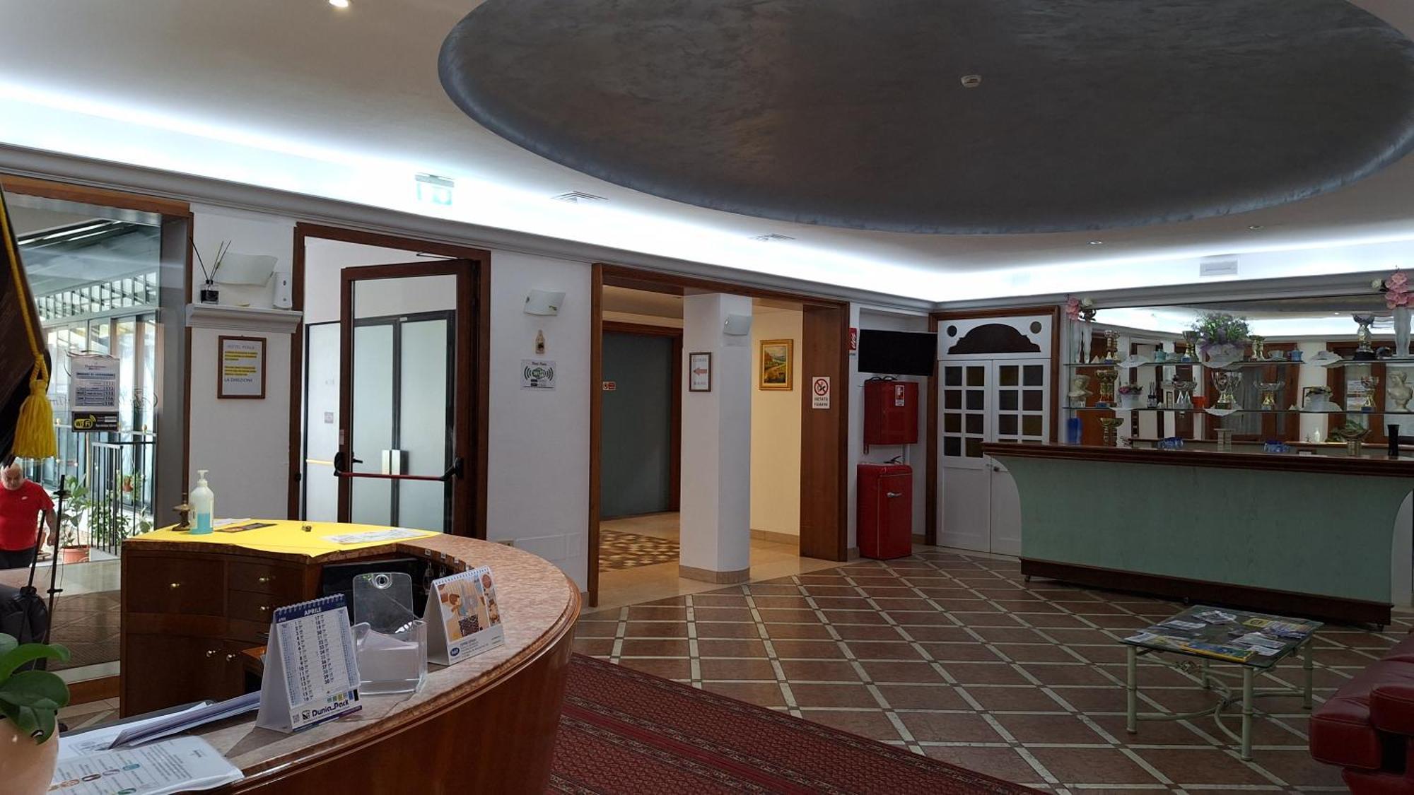 Hotel Perla Massa Lombarda ภายนอก รูปภาพ