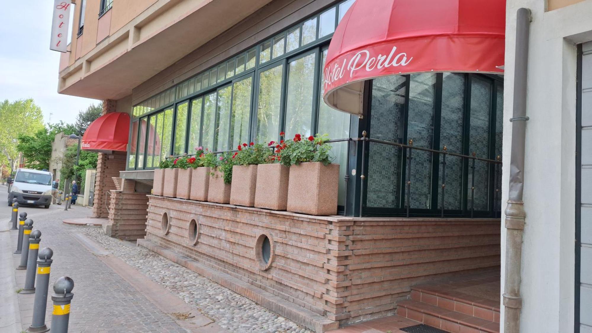 Hotel Perla Massa Lombarda ภายนอก รูปภาพ