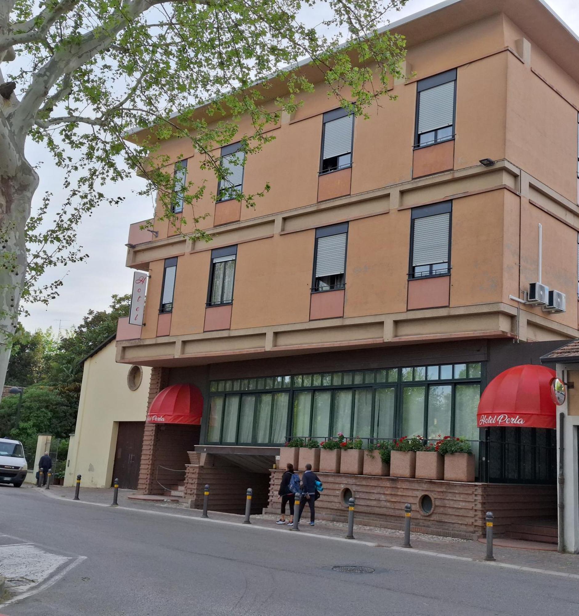 Hotel Perla Massa Lombarda ภายนอก รูปภาพ